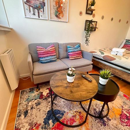 B - Newley Renovated Private Self-Contained Room In A Shared Apartment In Birmingham City Centre ภายนอก รูปภาพ