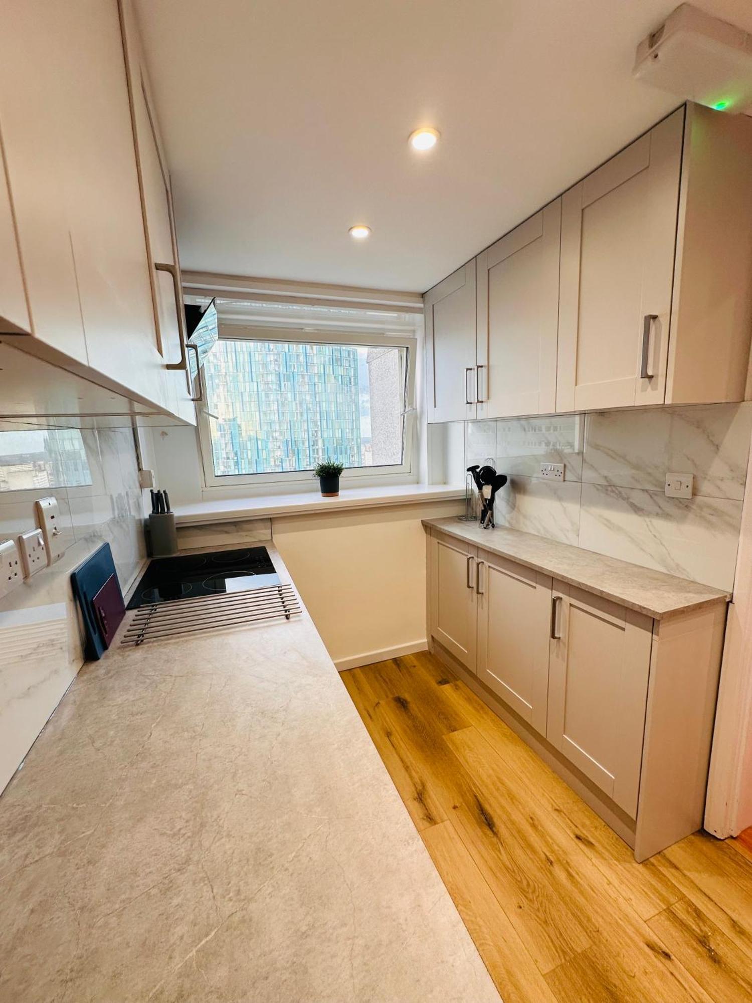 B - Newley Renovated Private Self-Contained Room In A Shared Apartment In Birmingham City Centre ภายนอก รูปภาพ