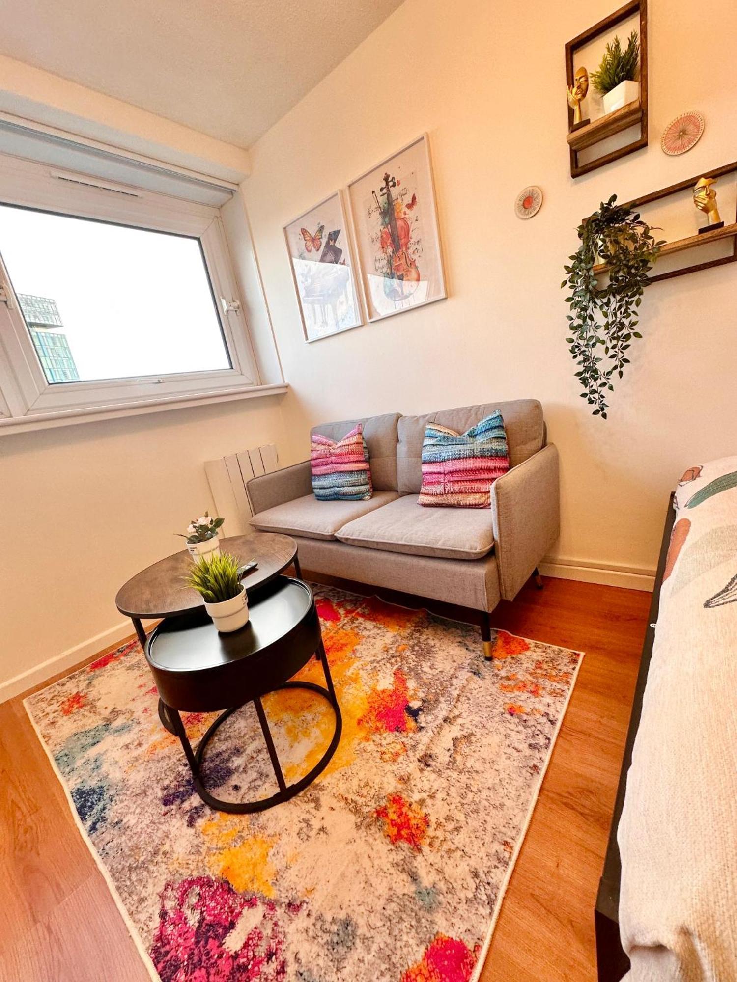 B - Newley Renovated Private Self-Contained Room In A Shared Apartment In Birmingham City Centre ภายนอก รูปภาพ