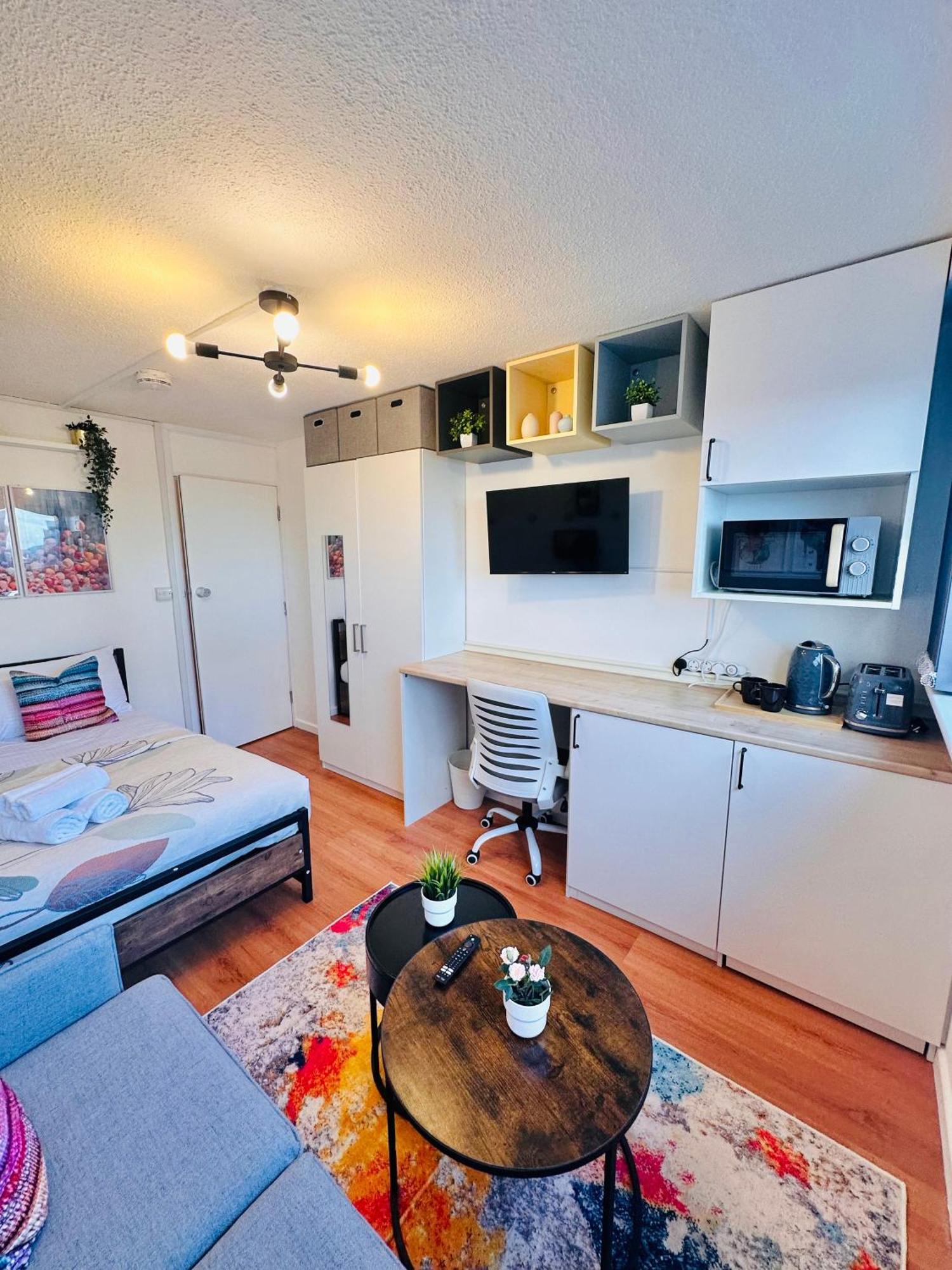 B - Newley Renovated Private Self-Contained Room In A Shared Apartment In Birmingham City Centre ภายนอก รูปภาพ