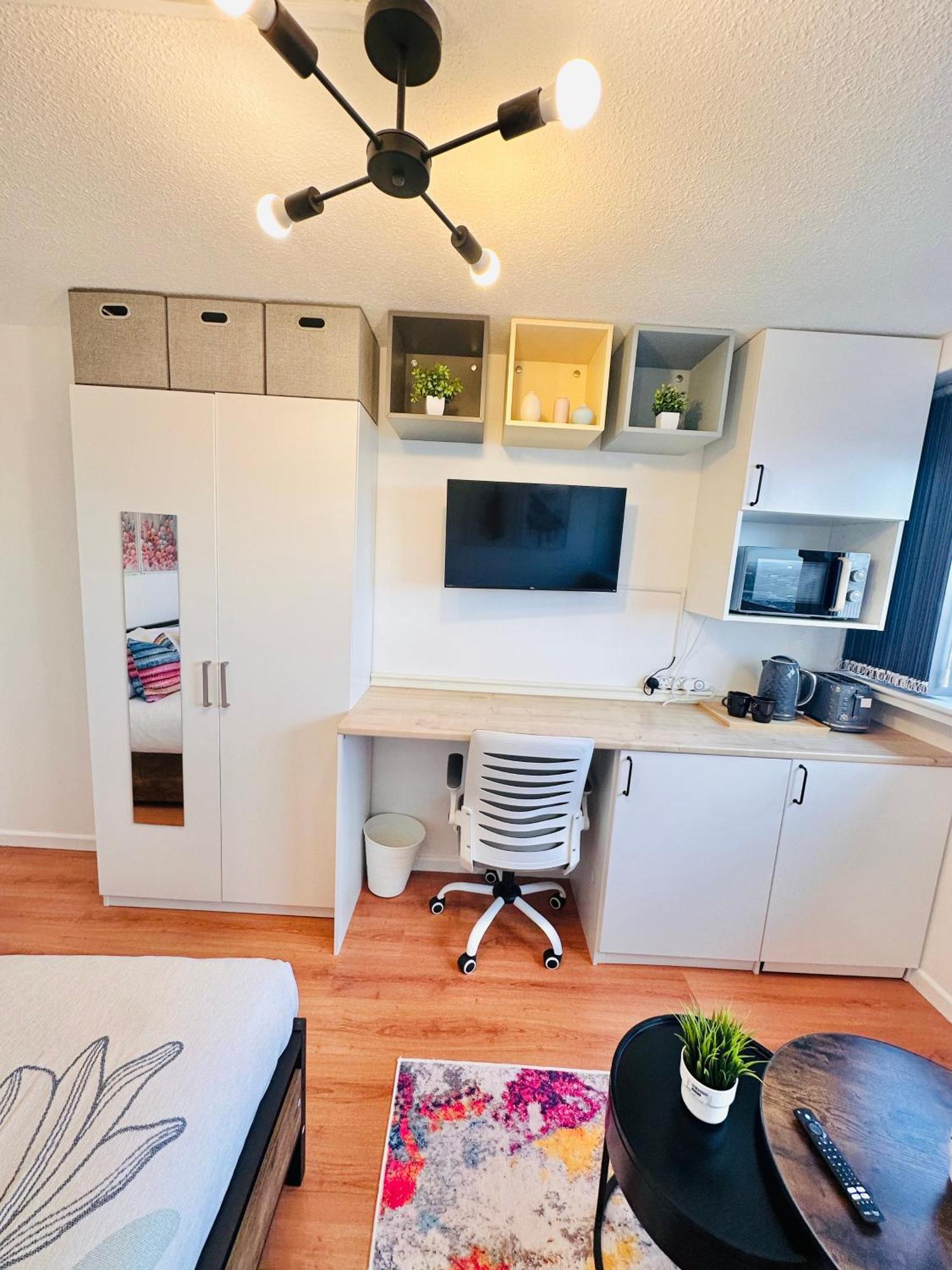 B - Newley Renovated Private Self-Contained Room In A Shared Apartment In Birmingham City Centre ภายนอก รูปภาพ